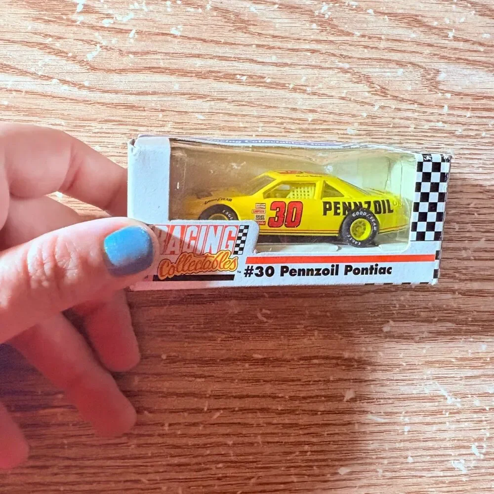 Michael Waltrip #30 Pennzoil 1991 Pontiac 1:64 scale Revell RCCA